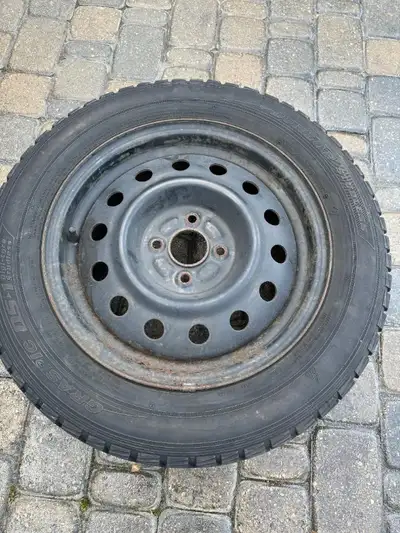 Set of 4 winter tires complete with rims Dunlop Graspic Studless 195 /60 R15 Bolt pattern 5x120 cent...