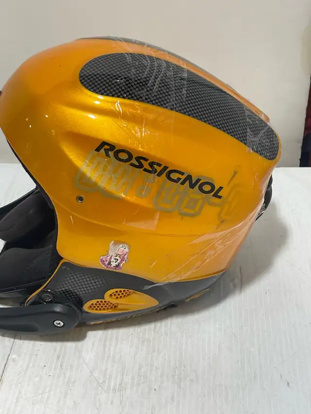 Rossignol Ski Helmet in Ski in City of Montréal - Image 8