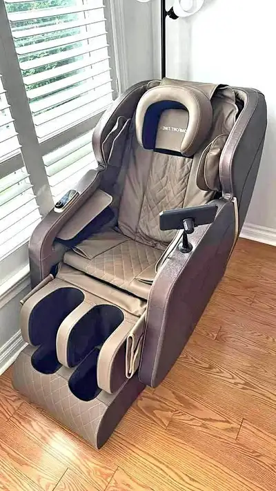 Brand New Full Body 4D Massage Chair With Zero Gravity Available in Black and Brown Color Cash On De...