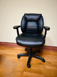 Staples Kendros chair