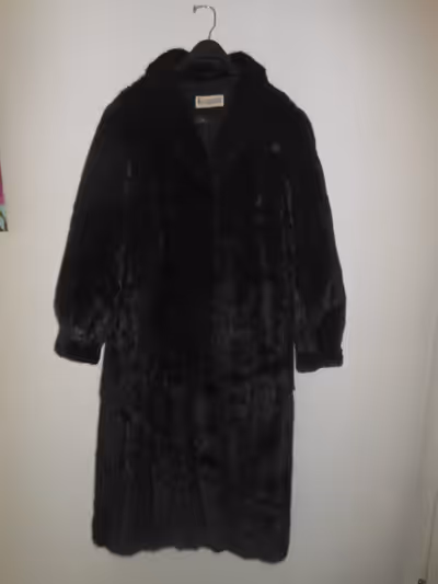 Real Fur mink coat Size: M