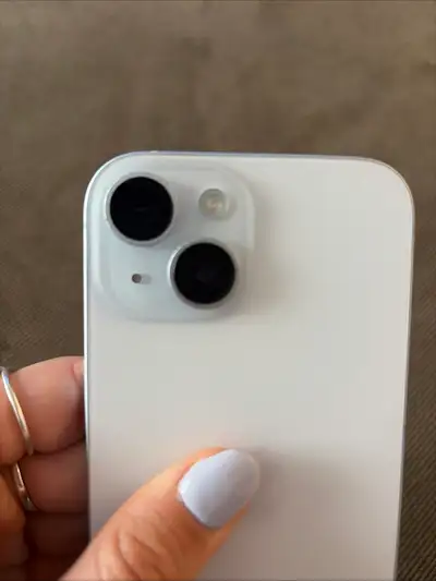 iPhone 15 bleu pâle en bonne état prix négociable 550$ ou plus