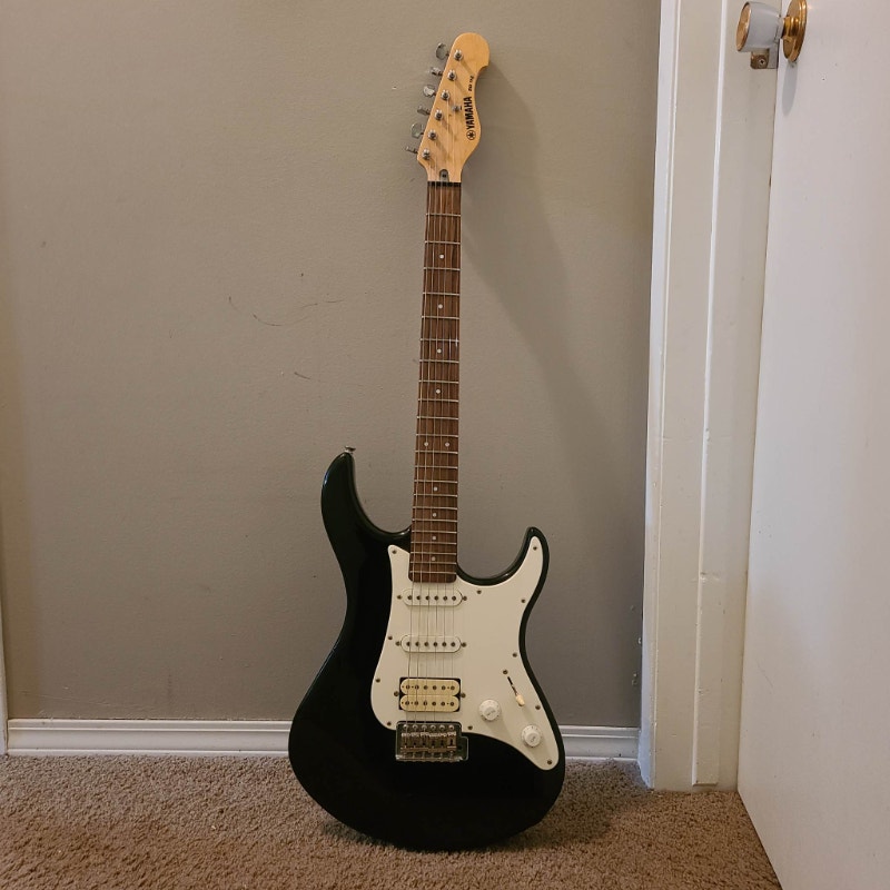 Yamaha Stratocaster Electric Guitar Guitars Calgary Kijiji