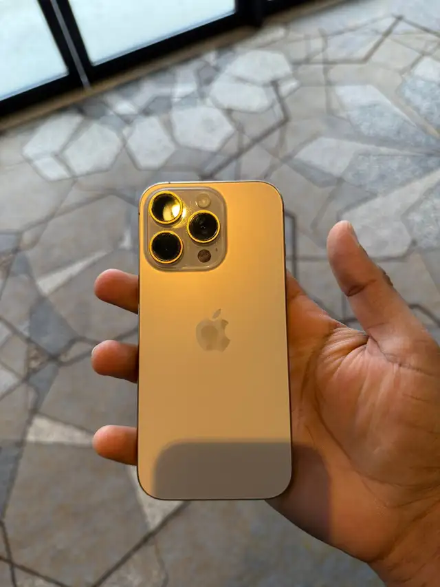 iPhone 16 pro  in Cell Phones in Delta/Surrey/Langley - Image 8