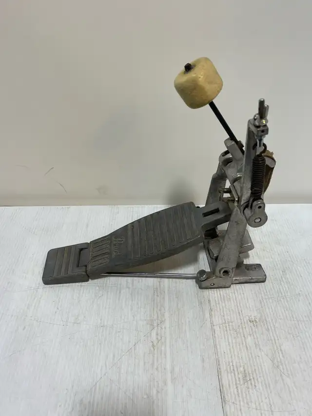 Pearl Drum Pedal in Drums & Percussion in City of Montréal - Image 4