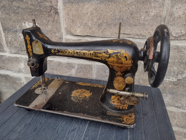 Machine à coudre Antique Vintage Singer #27 sewing machine dans Art et objets de collection  à Laval/Rive Nord