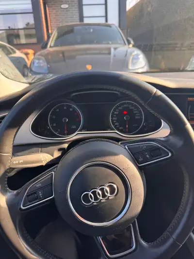 Je mets en vente mon Audi A4 2013 en bon état, bien entretenue et prête à rouler. - Année : 2013 - T...