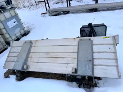 Gently used Maxon TE-33 Liftgate, removed off truck upon truck purchase. Steel | Aluminum model. TE-...