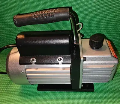 Robinair 1.5CFM single stage vacuum pump with 1/5HP motor - $120obo check out my other ads for more...
