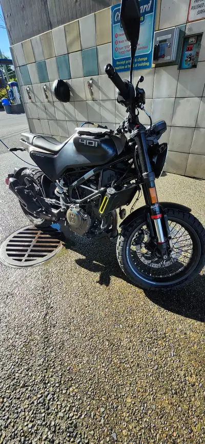 Selling my 2023 Husqvarna Svartpilen 401 with only 3,116 km on it. The bike is in great condition an...