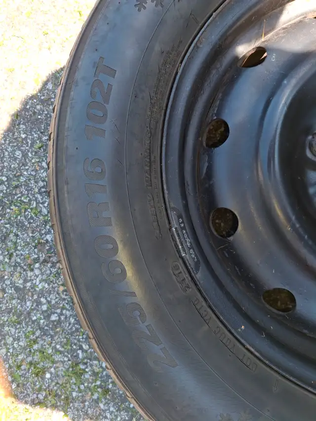 4 Roue a Vendre. pneux inclus. 225/60R16 102T in Tires & Rims in Saint-Hyacinthe - Image 3