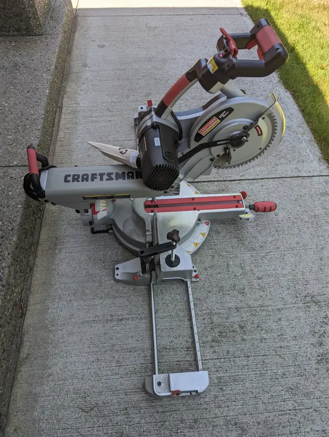 10 in. CRAFTSMAN SLIDING MITRE SAW with NEW STAND in Power Tools in London - Image 7