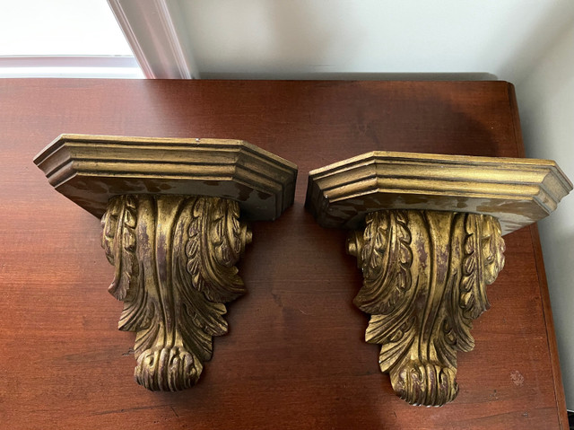 Ethan Allen Gold Acanthus Wall Bracket in Home Décor & Accents in Markham / York Region - Image 2