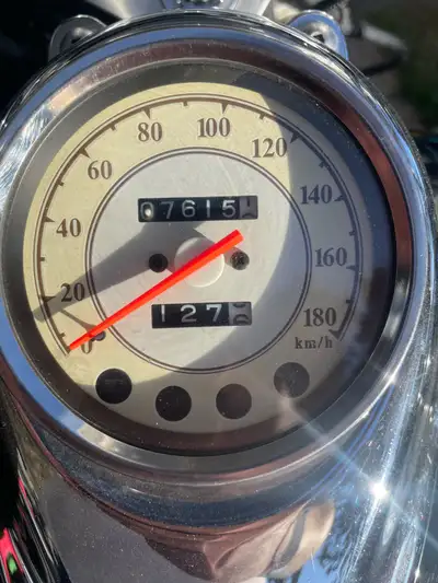 Perfect beginners bike with new mvi ! Needs Nothing ready to ride Only 7615 KMs all original Kilomet...