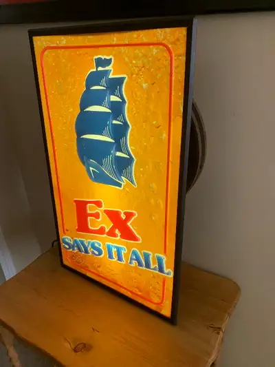 Vintage Molson Export Beer Bar Light up excellent condition Features a Vintage beautiful survivor, M...