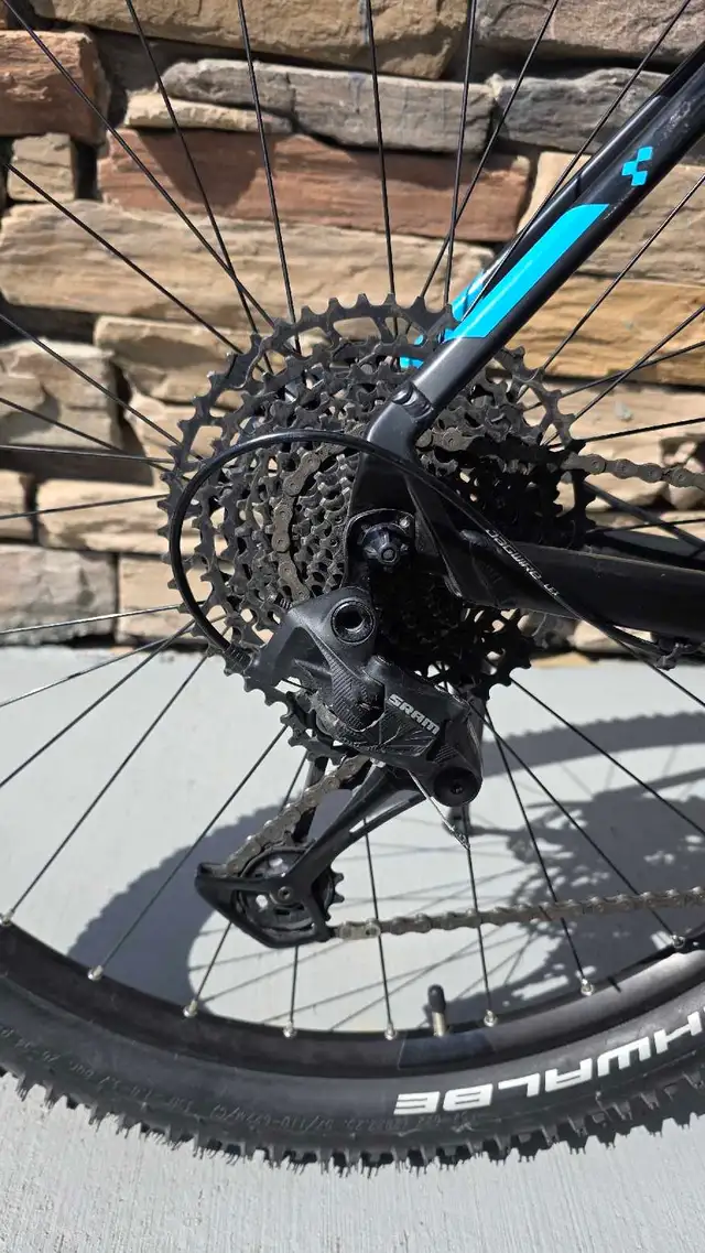 CUBE ANALOG 1x12 Drivetrain 29er Large frame in Mountain in Calgary - Image 6