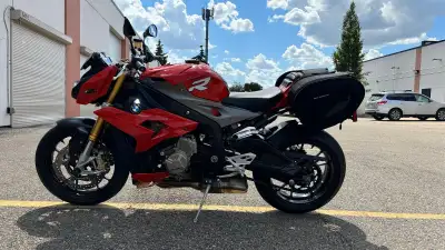 44949 km - $11025.00 - This 2015 BMW S1000R blends superbike DNA with everyday rideability. Powered...