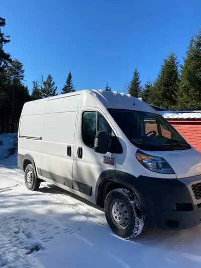 144,000 kms, recent oil change, recent transmission maintenance, like new winter tires. V-6 engine r...