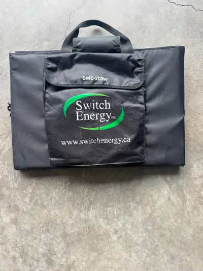 200 W folding solar blanket. Ideal for camping or boating