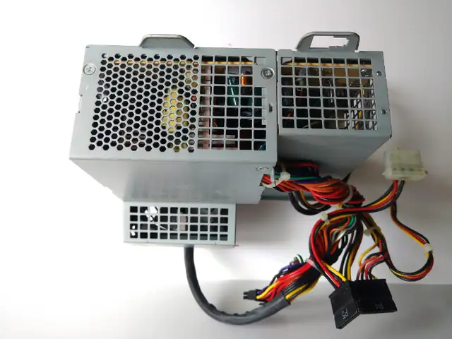 bloc alimentation ordinateur fonctionnel HP 240W PC power supply in System Components in City of Montréal - Image 2