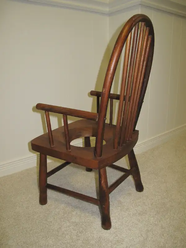 ANTIQUE VINTAGE CHILD'S COMMODE CHAIR - POTTY CHAIR in Arts & Collectibles in Guelph - Image 7