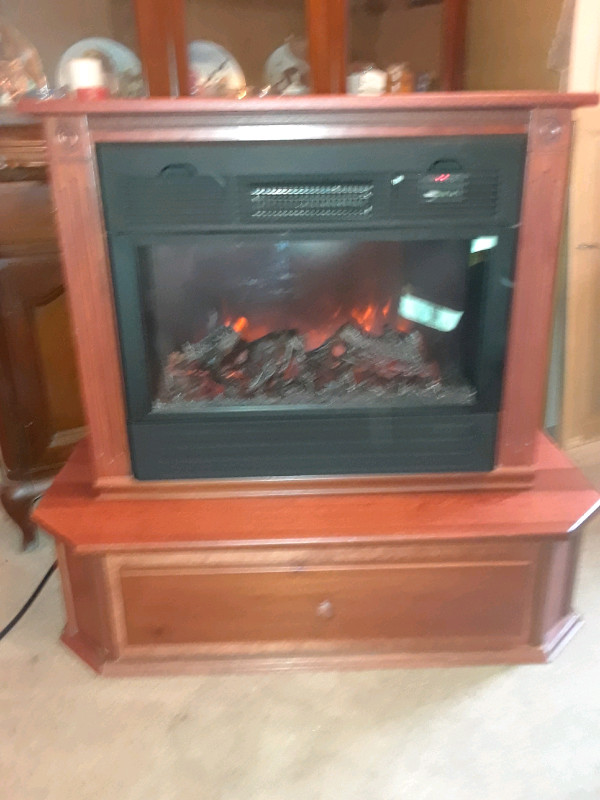Heat Surge brand electric fireplace / heater in Home Décor & Accents in Kingston - Image 4
