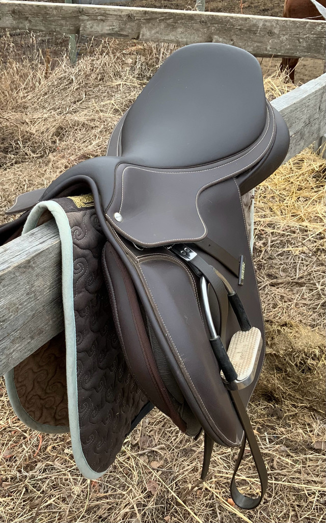 Wintec close contact 500 saddle - 17.5”  in Equestrian & Livestock Accessories in Strathcona County - Image 2