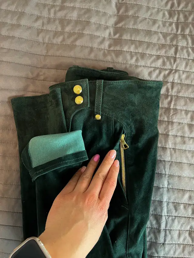 RARE Balmain X H&M green Suede Biker Pants Size US2 EUR 32 in Women's - Bottoms in Markham / York Region - Image 10