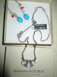 banana republic necklace and earring set
