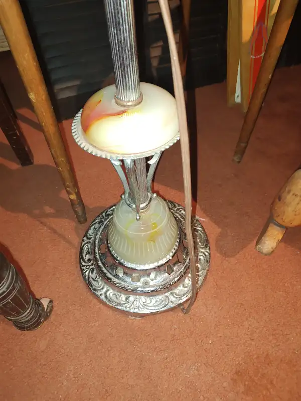 Floor lamp in Indoor Lighting & Fans in Ottawa - Image 6