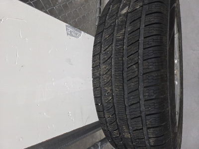 4 Mirage Tires like New Brand New Size 225/65R17 All Season With Mazda Rims $600 obo