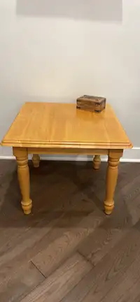 Table d’appoint en bois / table de coin en bois
