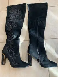 Women’s winter boots size 9
