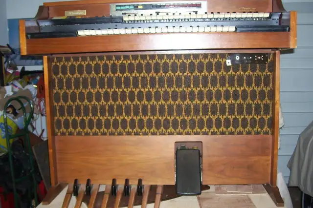 THOMAS ELECTRONIC ORGAN DOUBLE KEYBOARD in Pianos & Keyboards in Grand Bend - Image 2
