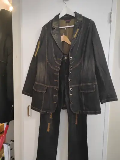 Women's jean outfit, View more