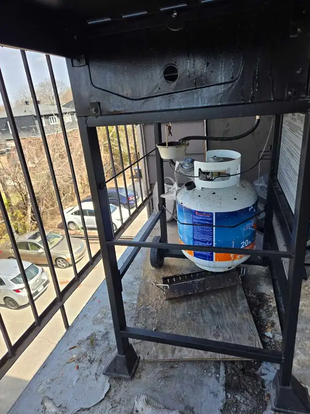 BBQ charcoal in BBQs & Outdoor Cooking in Laval / North Shore - Image 4
