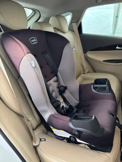 LIKE NEW! *Evenflo* 5 lb to 50 lb! Siège auto pour enfant, View more