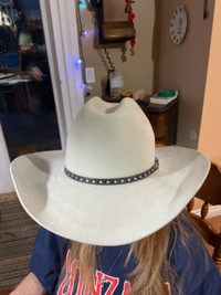 Gray felt cowboy hat