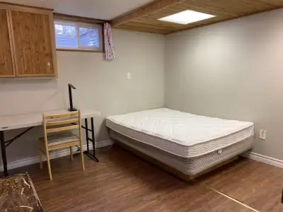 Nice rooms with separate entrance located at one of the most convenient intersection of St. Catharin...