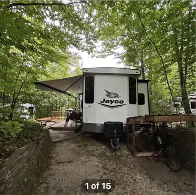 2022 Jayco 40ft Bungalow 40RLTS - Perfect condition Equipped with: roof ladder, king bed, theater se...