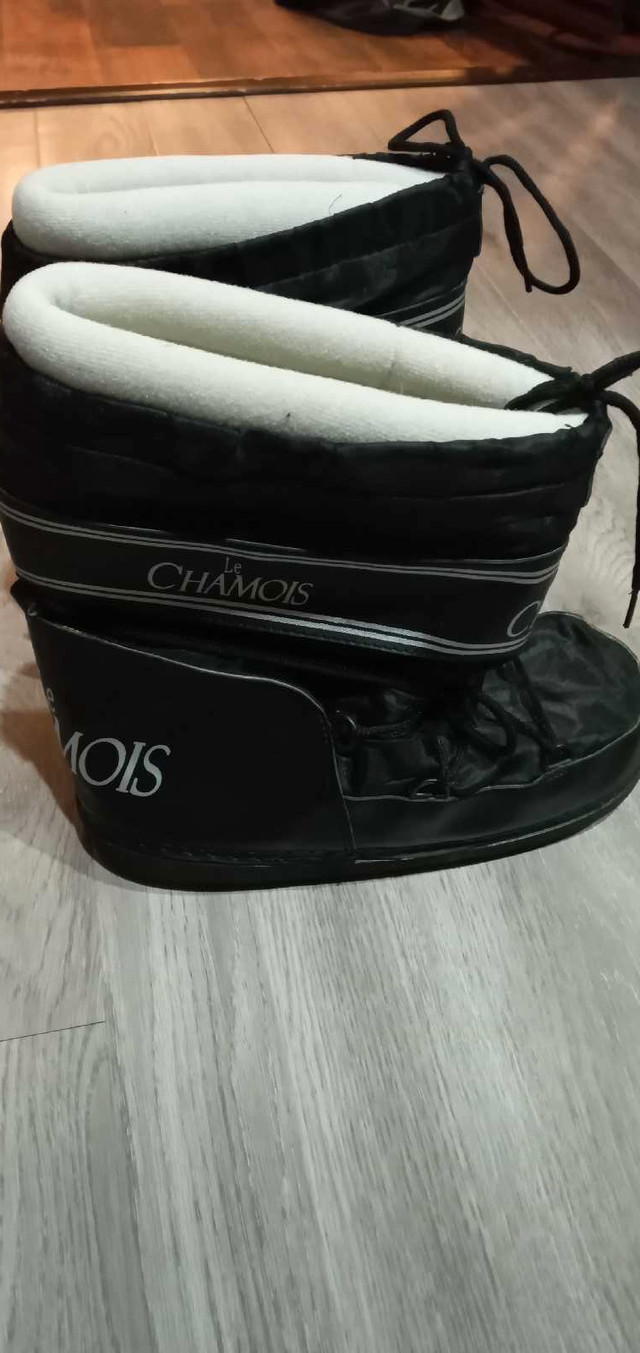 Bottes d'hiver (moon boots) noir, grandeur 37 (6) dans Femmes - Chaussures  à Laval/Rive Nord - Image 2