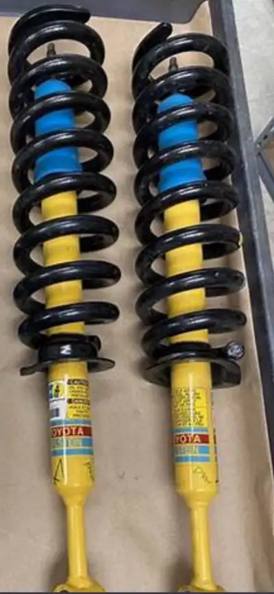 1 Kit de shocks assembly complet enlever d’un Tacoma 2019 Environ 500km (jaune et bleu) peinturé 400...