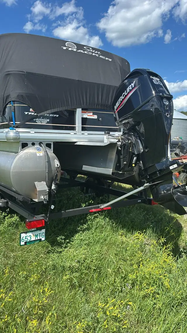 Pontoon Boat in Other in Regina - Image 4