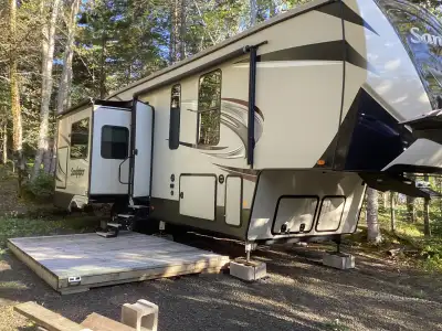 Selling this beautiful 2019, smoke free, fifth wheel trailer - asking $34,500. Model 345RL34. Duel a...