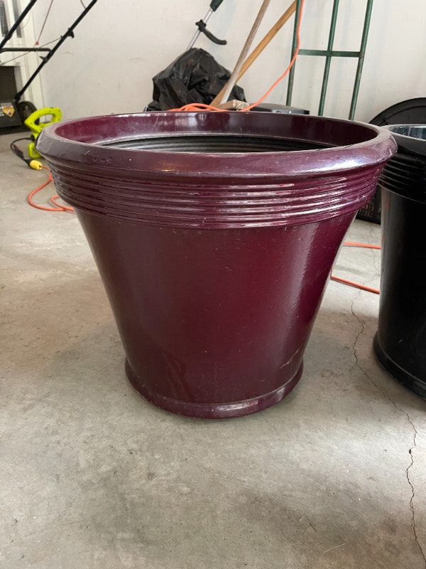 Three round large outdoor planters Outdoor Décor Oakville / Halton