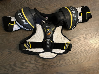 CCM SUPER TACKS JR LARGE HOCKEY SHOULDER PADS, View more