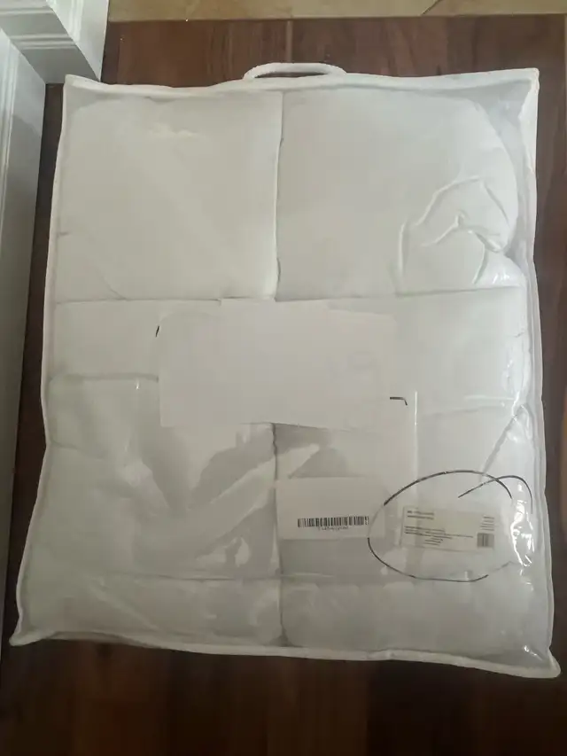 Mattress Cover - Twin XL *New* in Bedding in Oshawa / Durham Region - Image 3