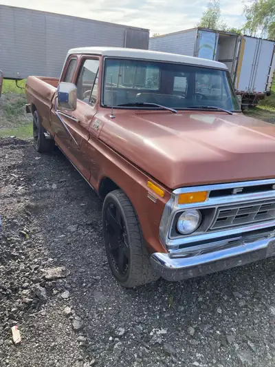 1977 Ford F250, 2 wheel drive, 460 engine has been rebuilt around 450hp, automatic transmission, pai...