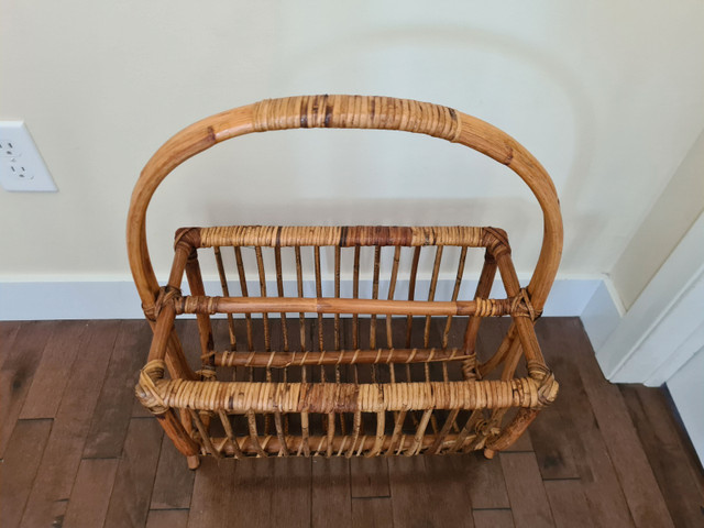 Vintage Wicker Magazine Rack Basket with Handle - MCM in Home Décor & Accents in Cole Harbour - Image 2