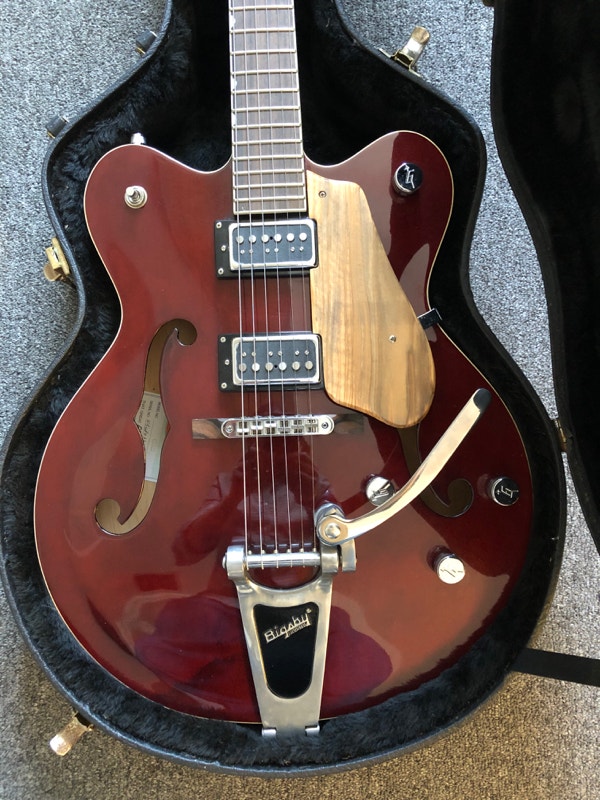 Gretsch Electromatic Guitar G5122 with Bigsby and Hardcase Guitars